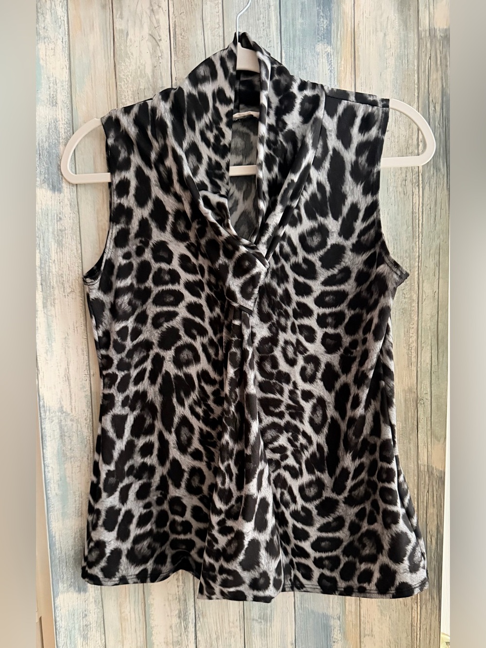 Tiffany & Grey : Sleeveless Leopard Print Tie-Neck Top - Black & Gray